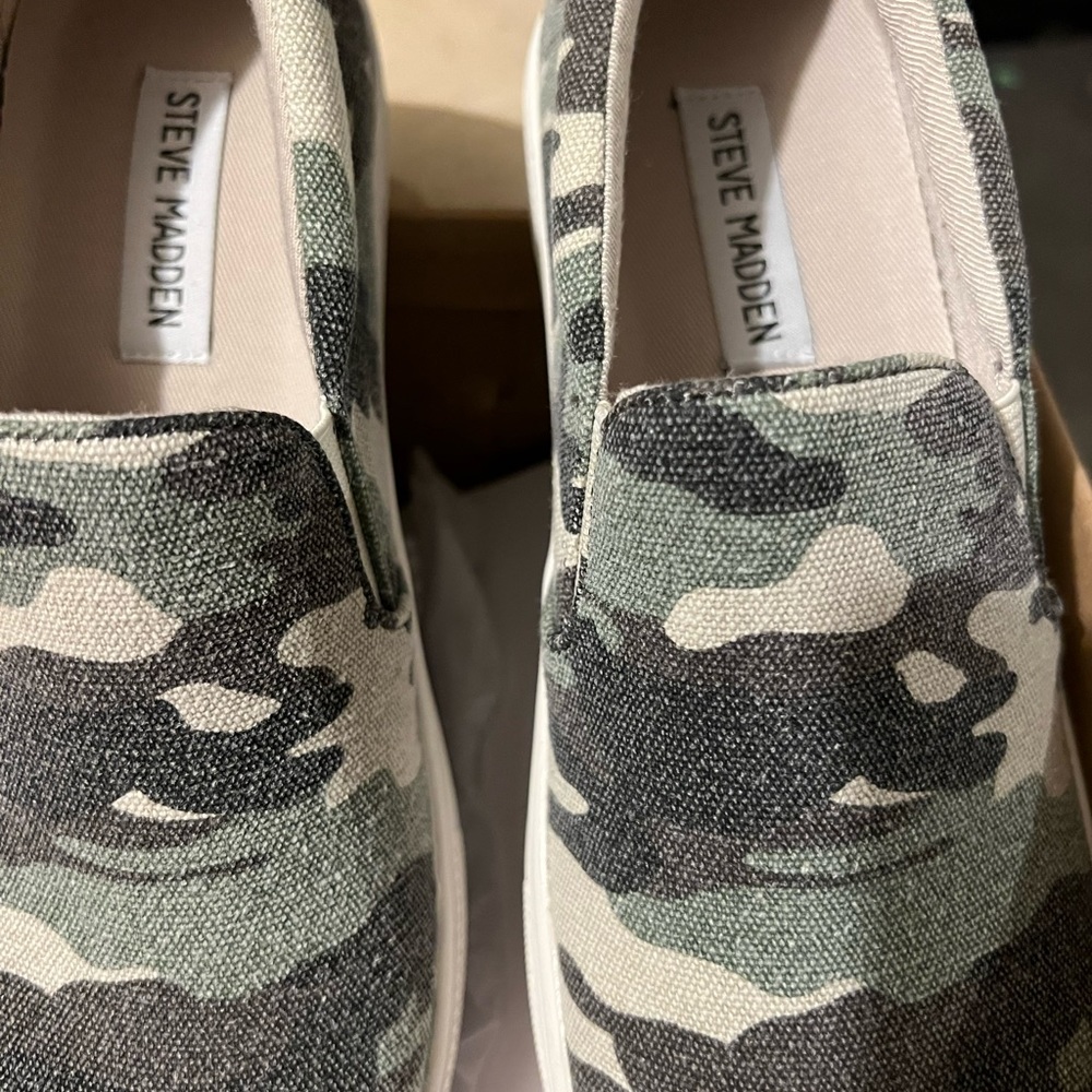 Brand new Steve Madden Gills- C green camo size 7 slip on sneakers
